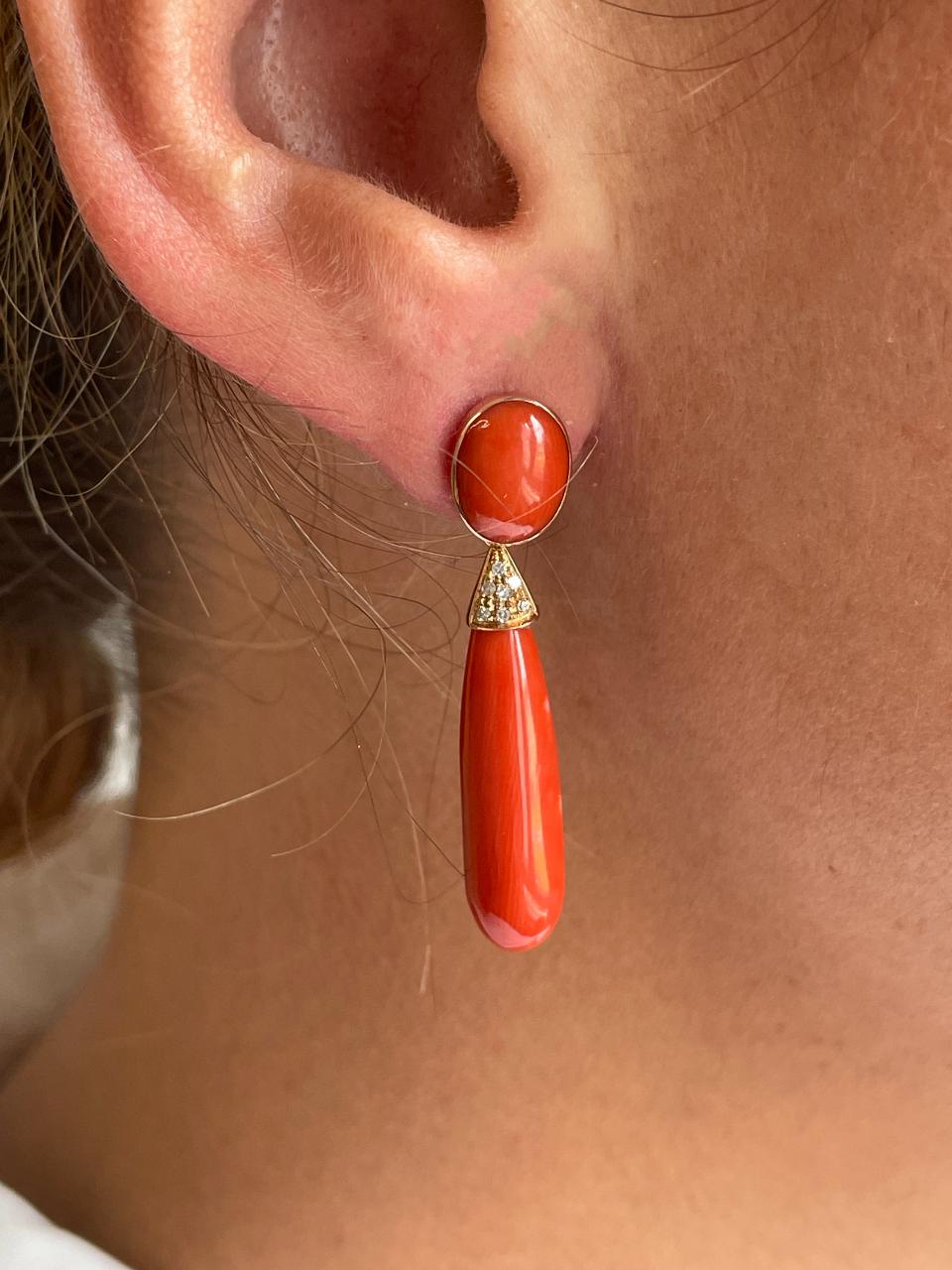 Pendientes ROSALIA de coral en oro amarillo de 18 kilates y brillantes