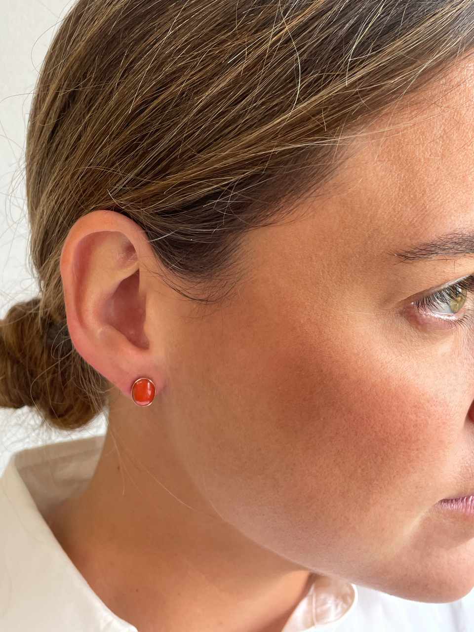 Pendientes ROSALIA de coral en oro amarillo de 18 kilates y brillantes