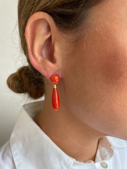 Pendientes EPICOS desmontables de coral en oro amarillo de 18 ktes.