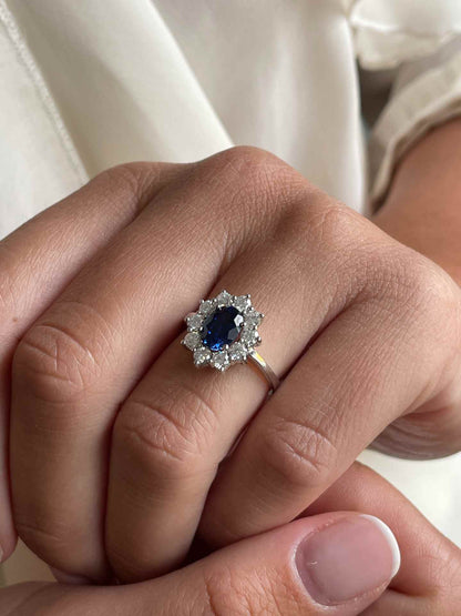 Anillo GALES roseta rubí/ zafiro y brillantes oro blanco de 18 ktes