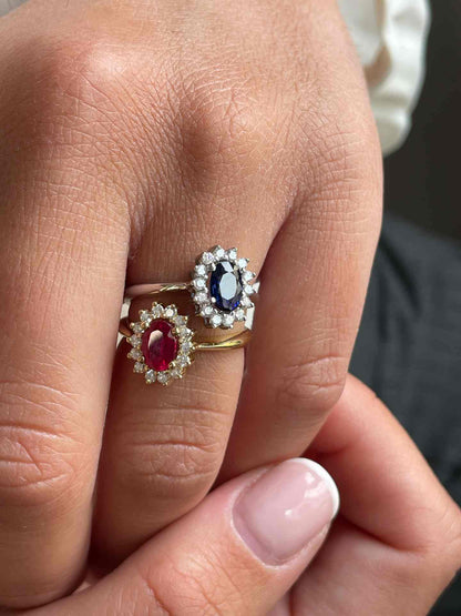 BENONI ring, oval ruby ​​rosette and diamonds, 18k white gold.