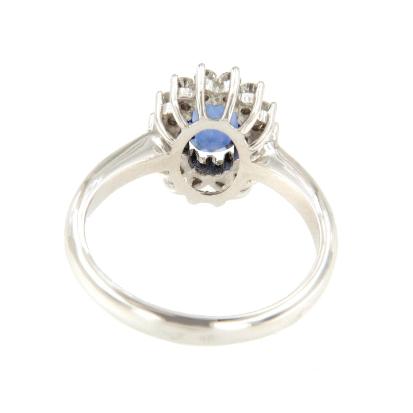 BENONI ring, oval ruby ​​rosette and diamonds, 18k white gold.