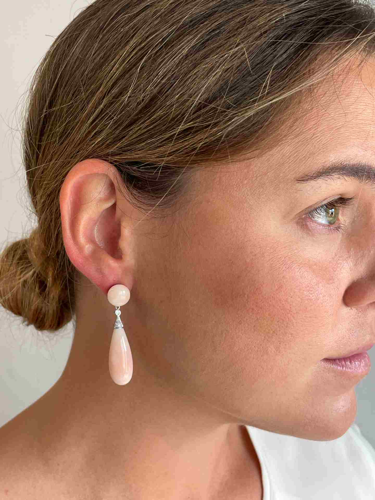 Pendientes MAESTRANZA desmontables de coral piel de ángel en oro amarillo de 18 kts