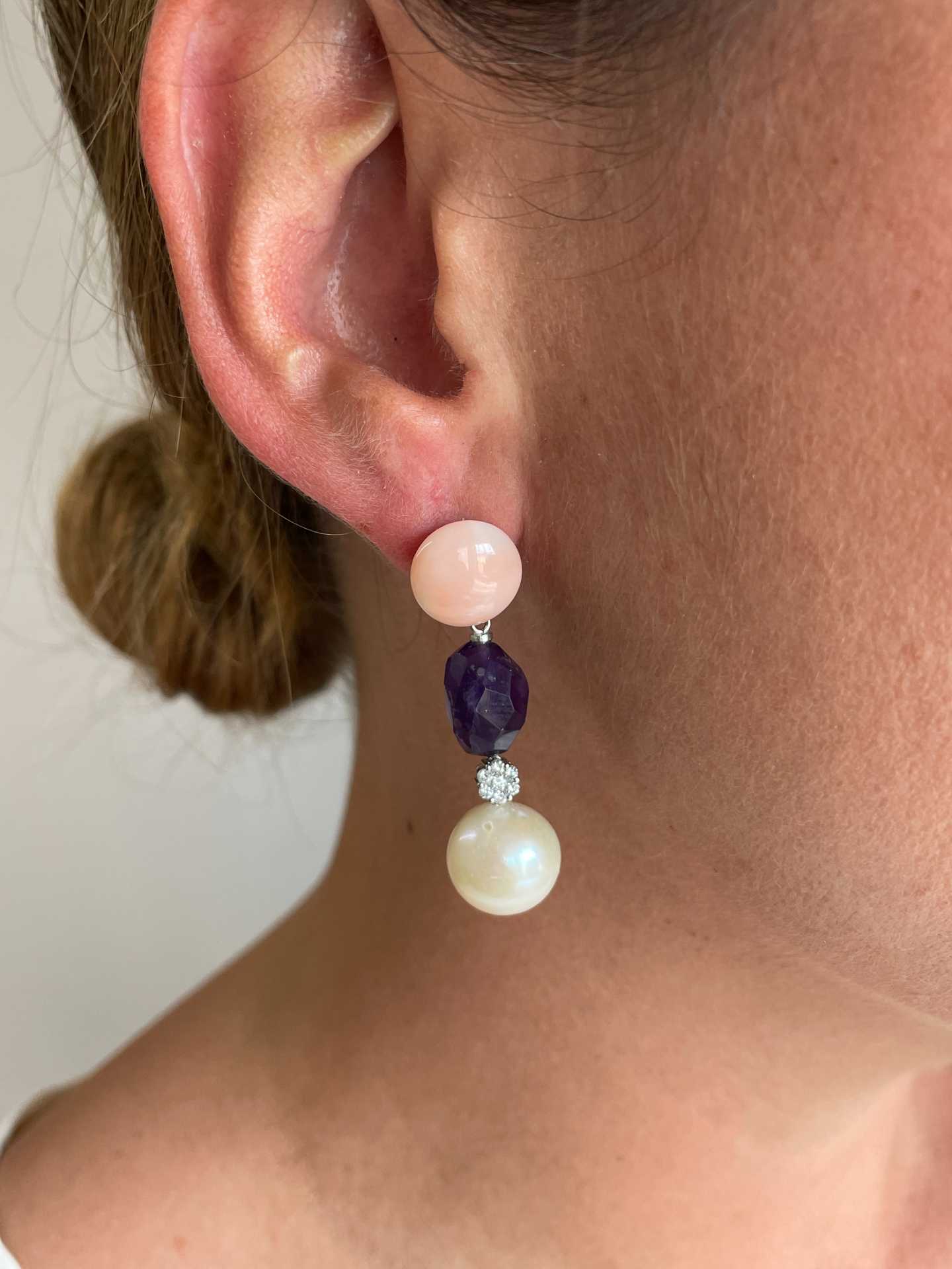 Pendientes MAESTRANZA desmontables de coral piel de ángel en oro amarillo de 18 kts