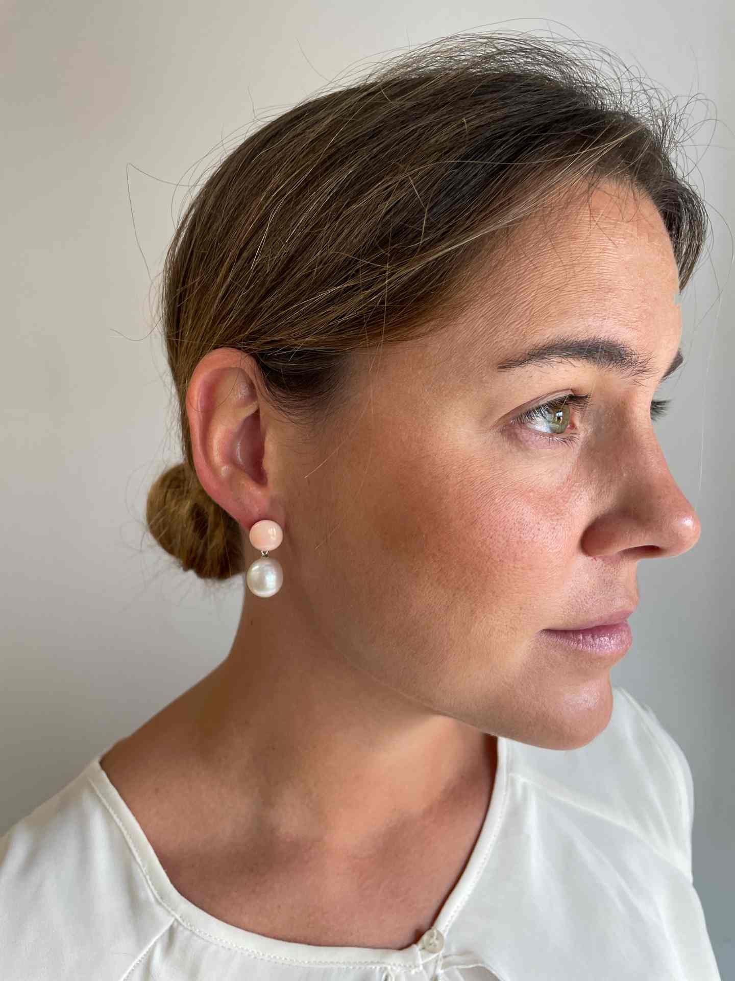 Pendientes MAESTRANZA desmontables de coral piel de ángel en oro amarillo de 18 kts