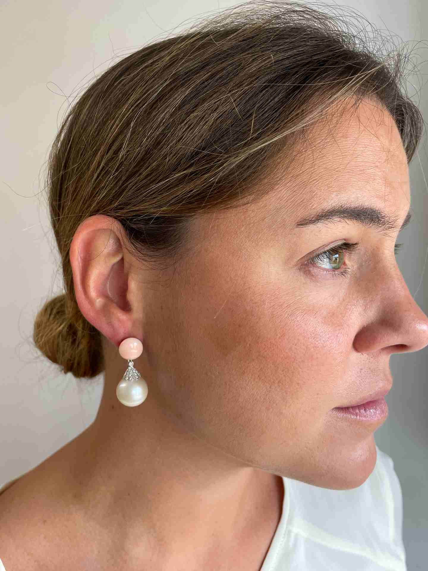 Pendientes MAESTRANZA desmontables de coral piel de ángel en oro amarillo de 18 kts