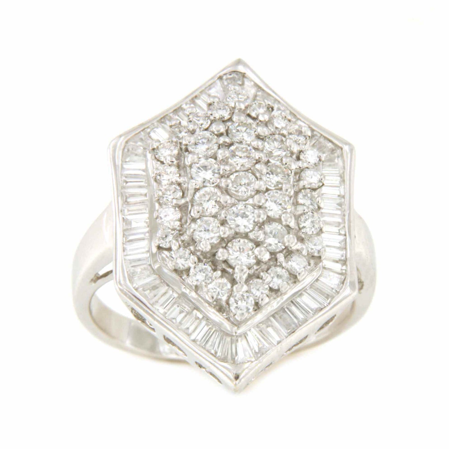 Anillo AMURRIO oro blanco 18 ktes con brillantes y baguettes
