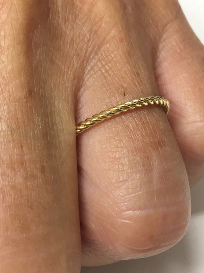 Anillo extrafino SIRIN en oro amarillo con gallones - Roman Joyero