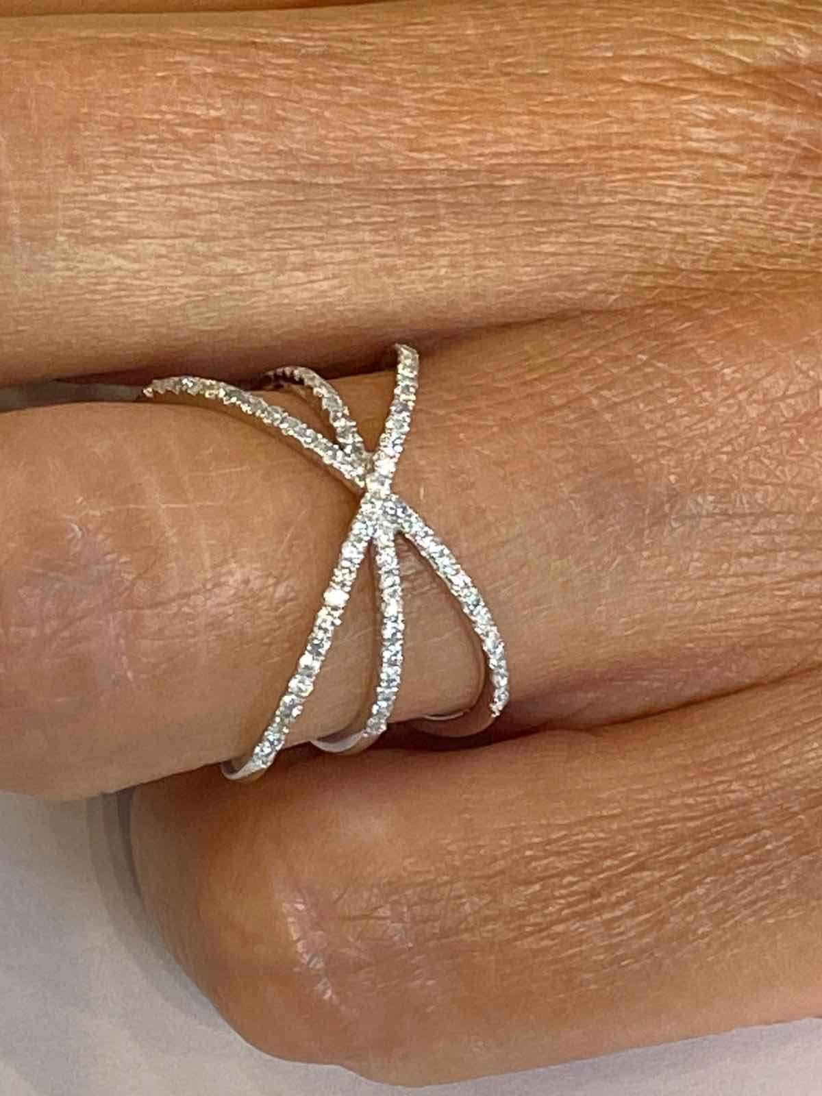 ACROPOLIS, anillo de oro blanco con diamantes - Roman Joyero