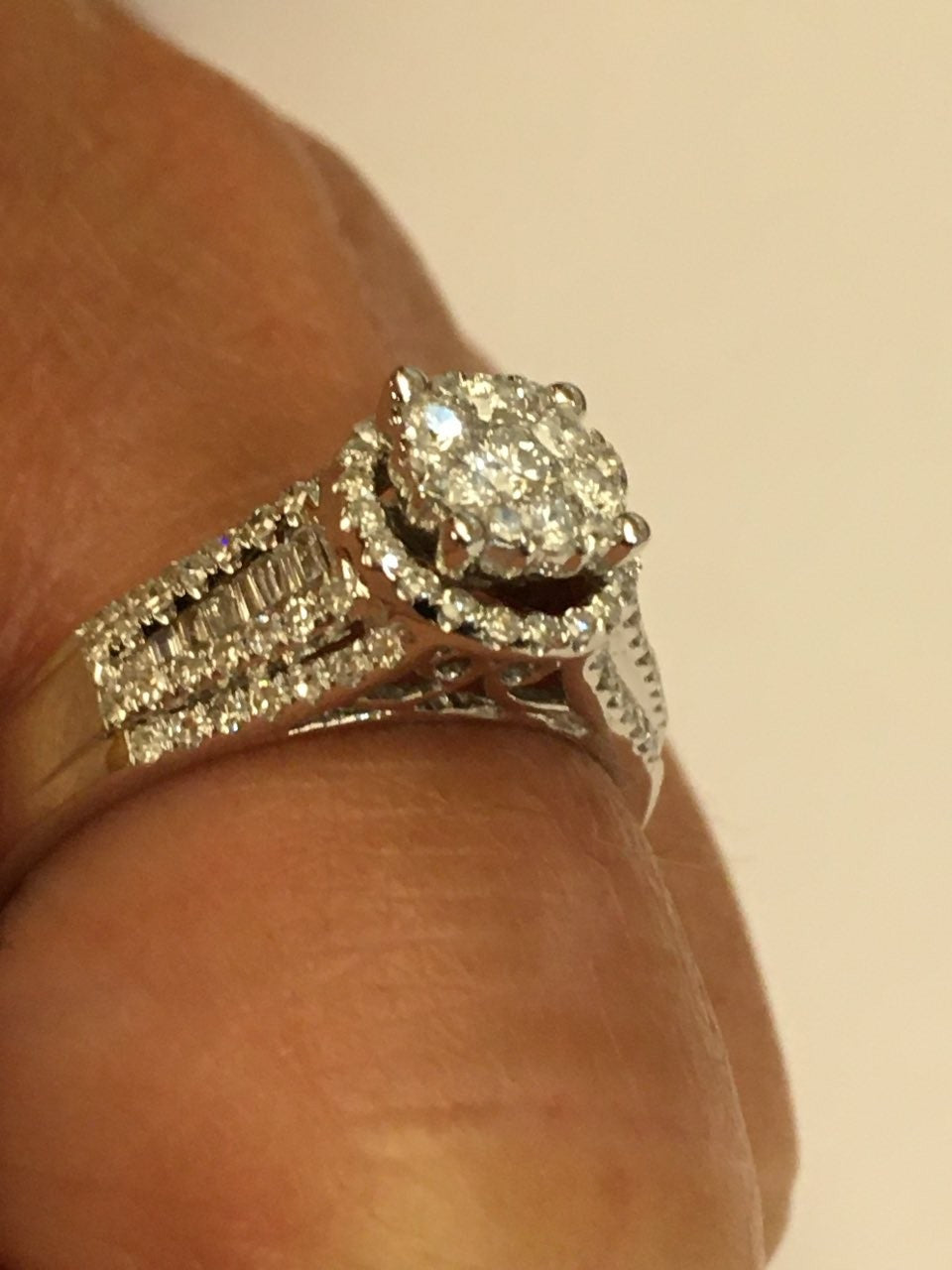POMPEYA, anillo de oro blanco con diamantes - Roman Joyero
