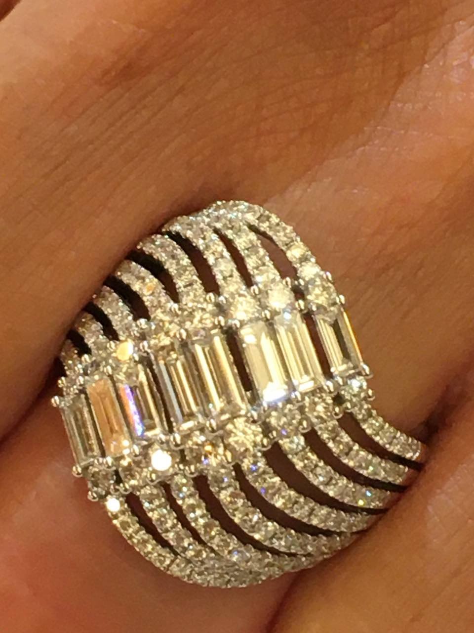 ANCORA, anillo de oro blanco y diamantes