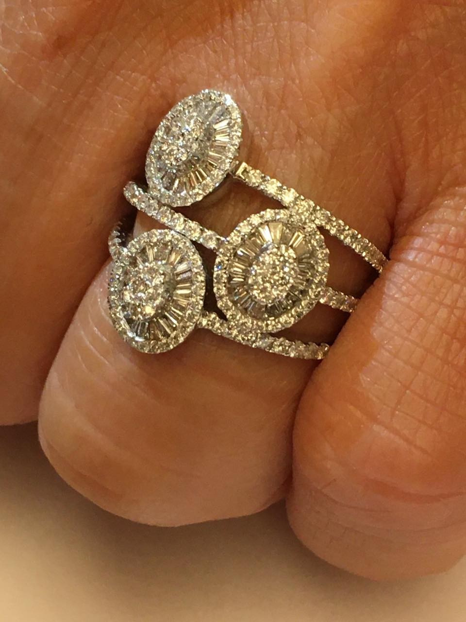 AVUTARDA, anillo de oro blanco y diamantes - Roman Joyero