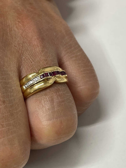 SUKRAN anillo oro amarillo de 18 kts brillantes y esmeraldas