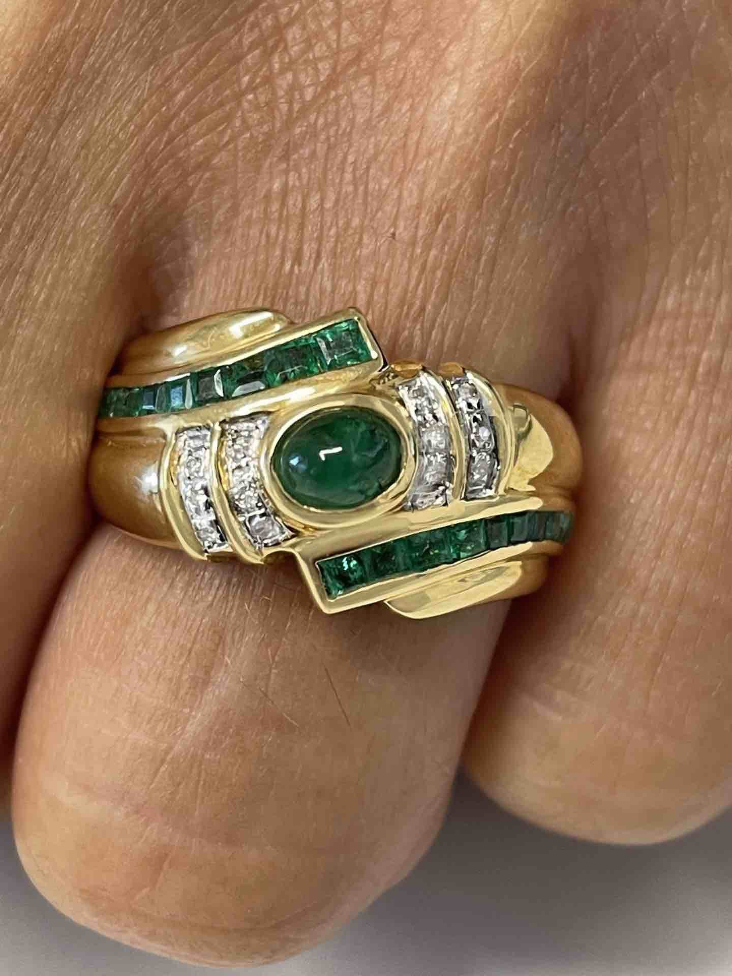 AFIK anillo oro amarillo de 18 kts brillantes y esmeraldas