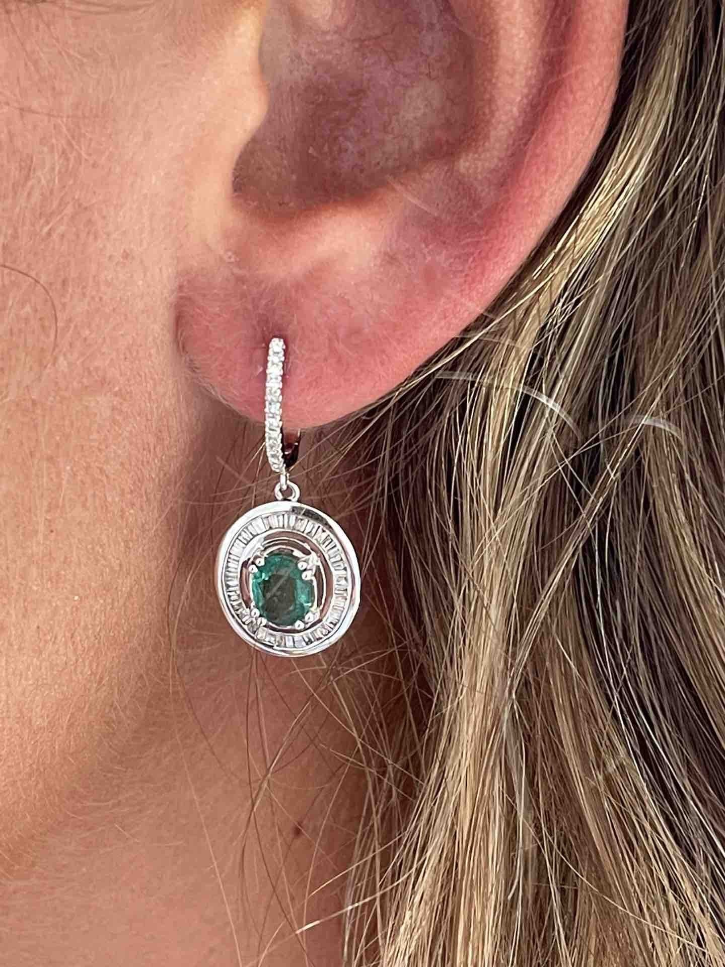 Pendientes SEDEF de oro blanco con diamantes y esmeralda, rubí o zafiro