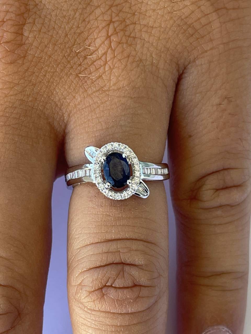 SANTORINI anillo con zafiro brillantes y baguettes en oro blanco 18 k - Roman Joyero