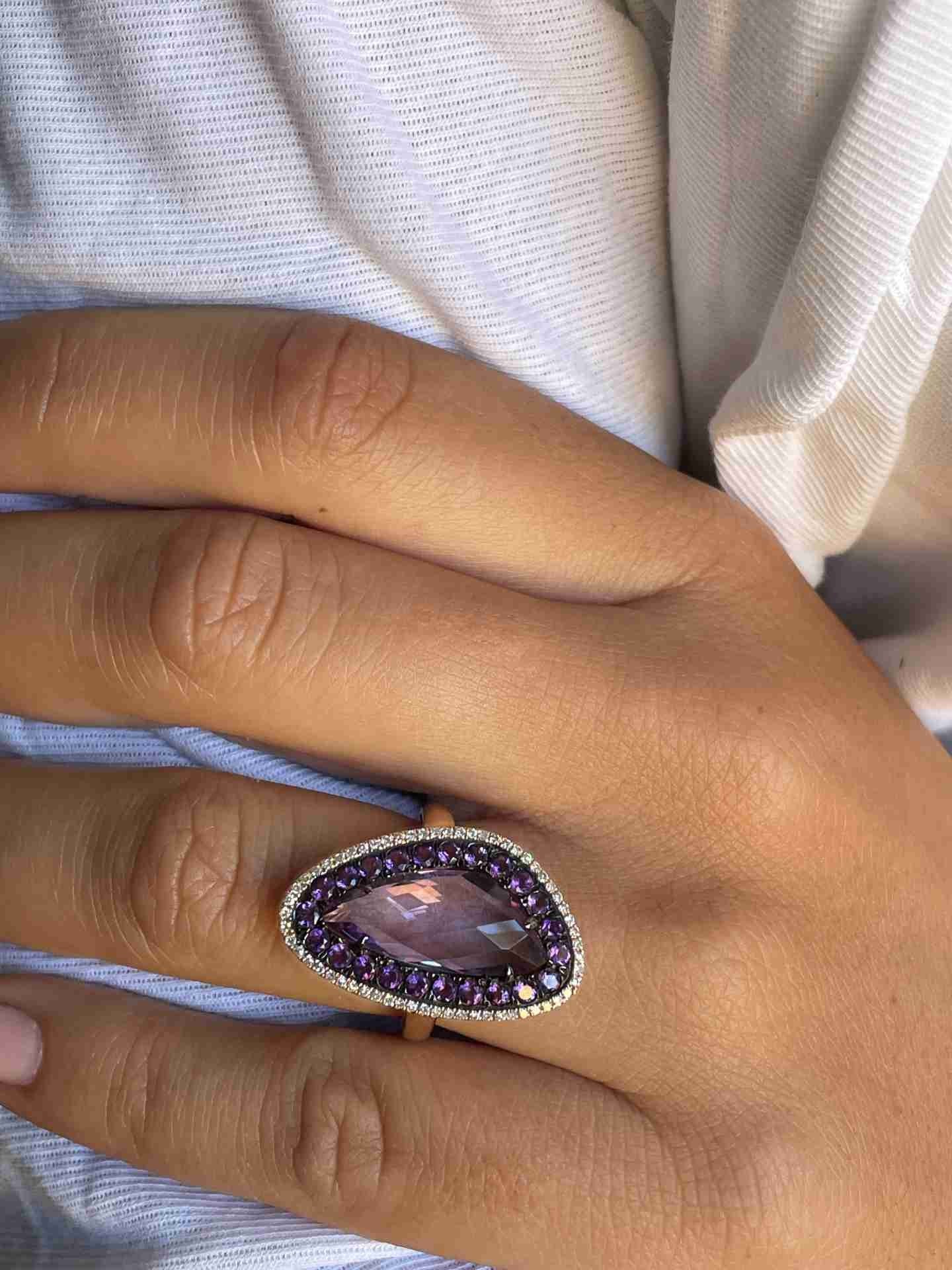 MILONGA, anillo de oro rosa con diamante y amatista 