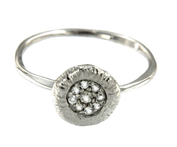 CRISANTEMO, anillo de plata rodiada con circonitas. - Roman Joyero