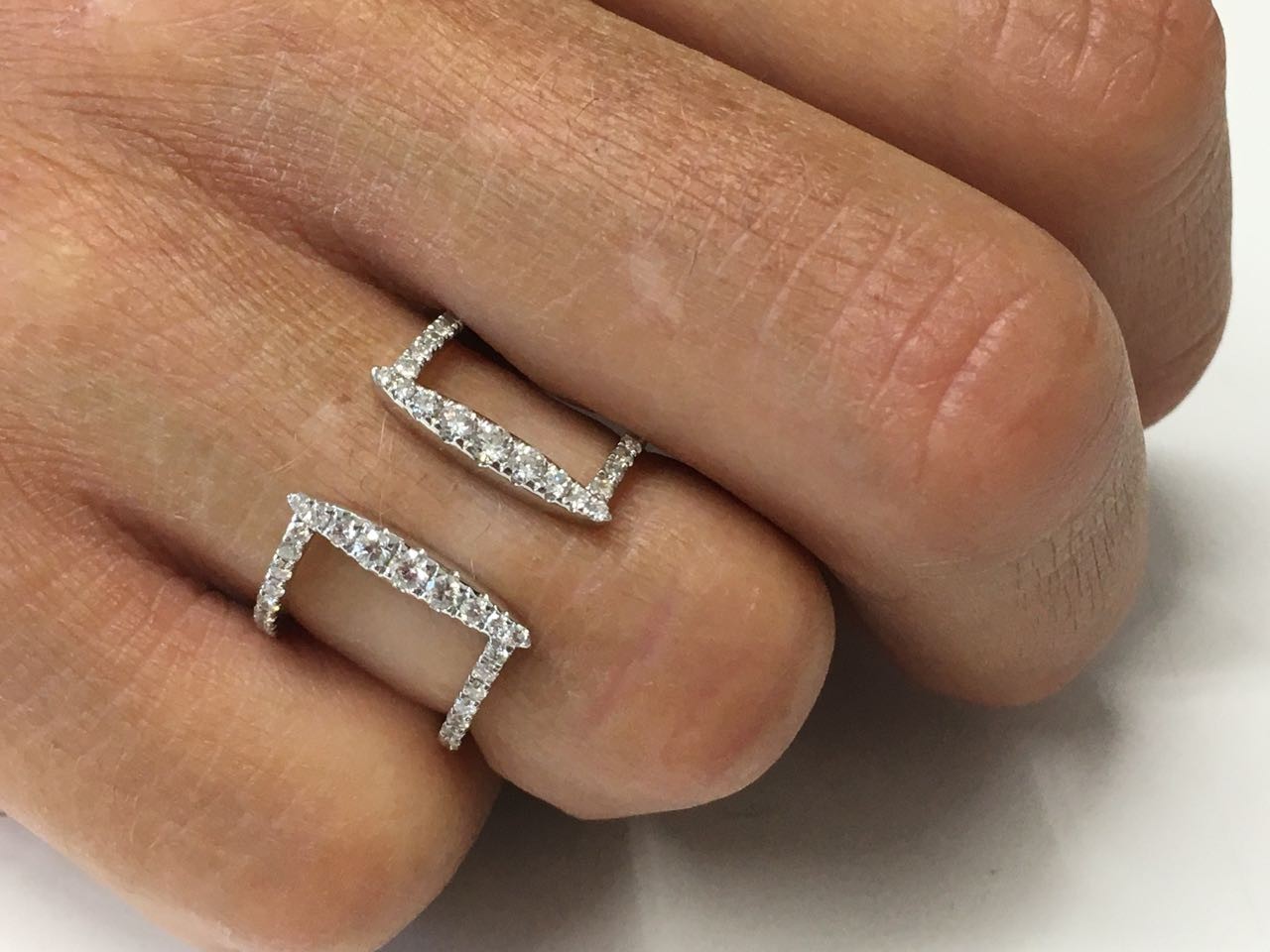 JUREL, anillo de oro blanco con diamantes - Roman Joyero
