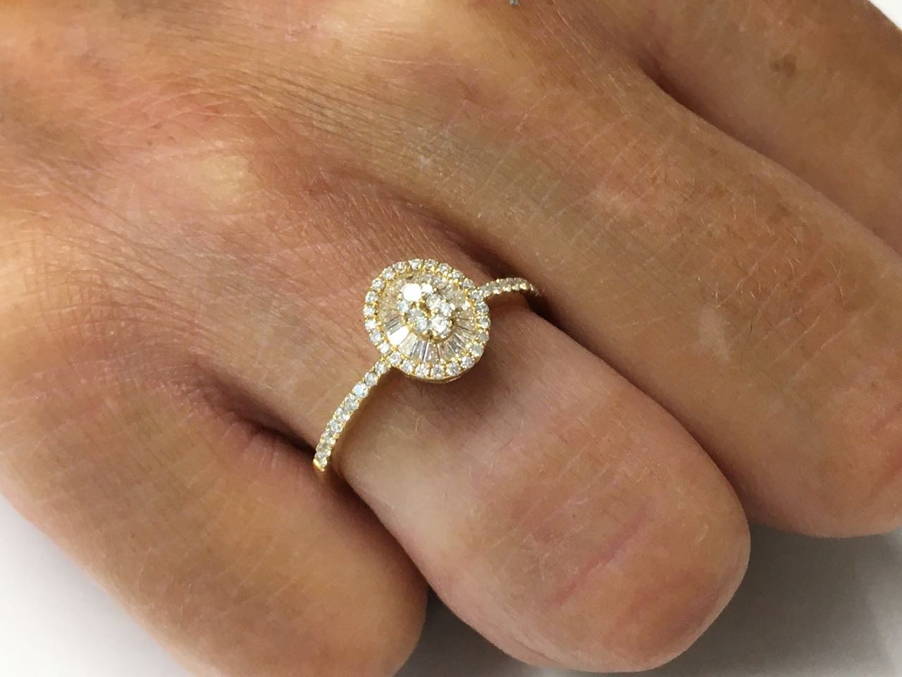 BRIBON, anillo de oro amarillo con diamantes - Roman Joyero