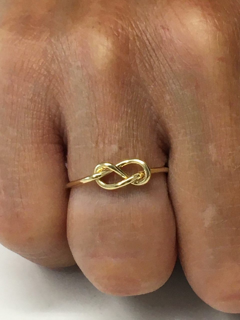 Anillo EMEL en oro amarillo de 18 kilates con nudo marinero - Roman Joyero