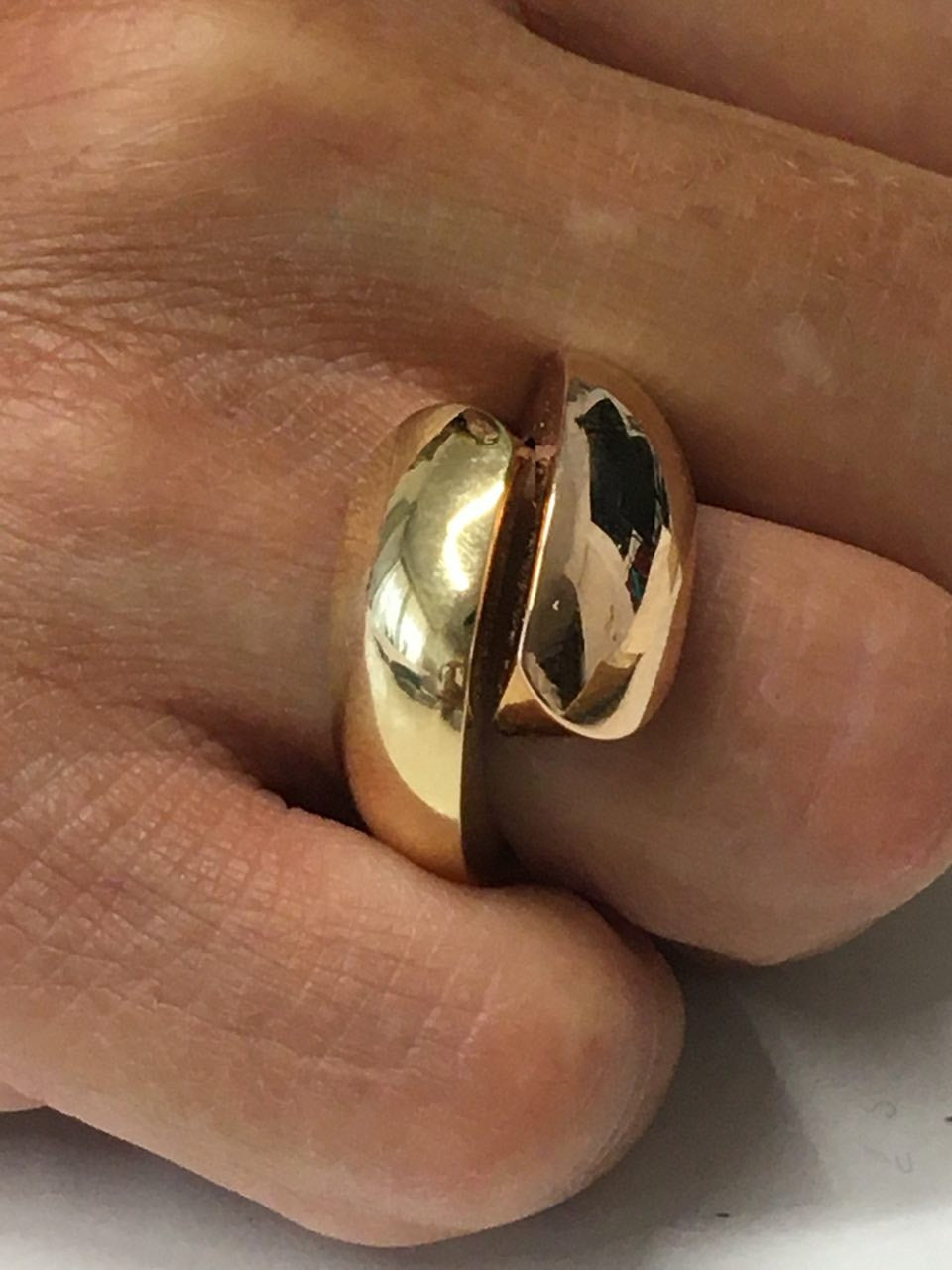 Anillo ancho ESEN en oro amarillo y oro rosa de 18 kilates - Roman Joyero