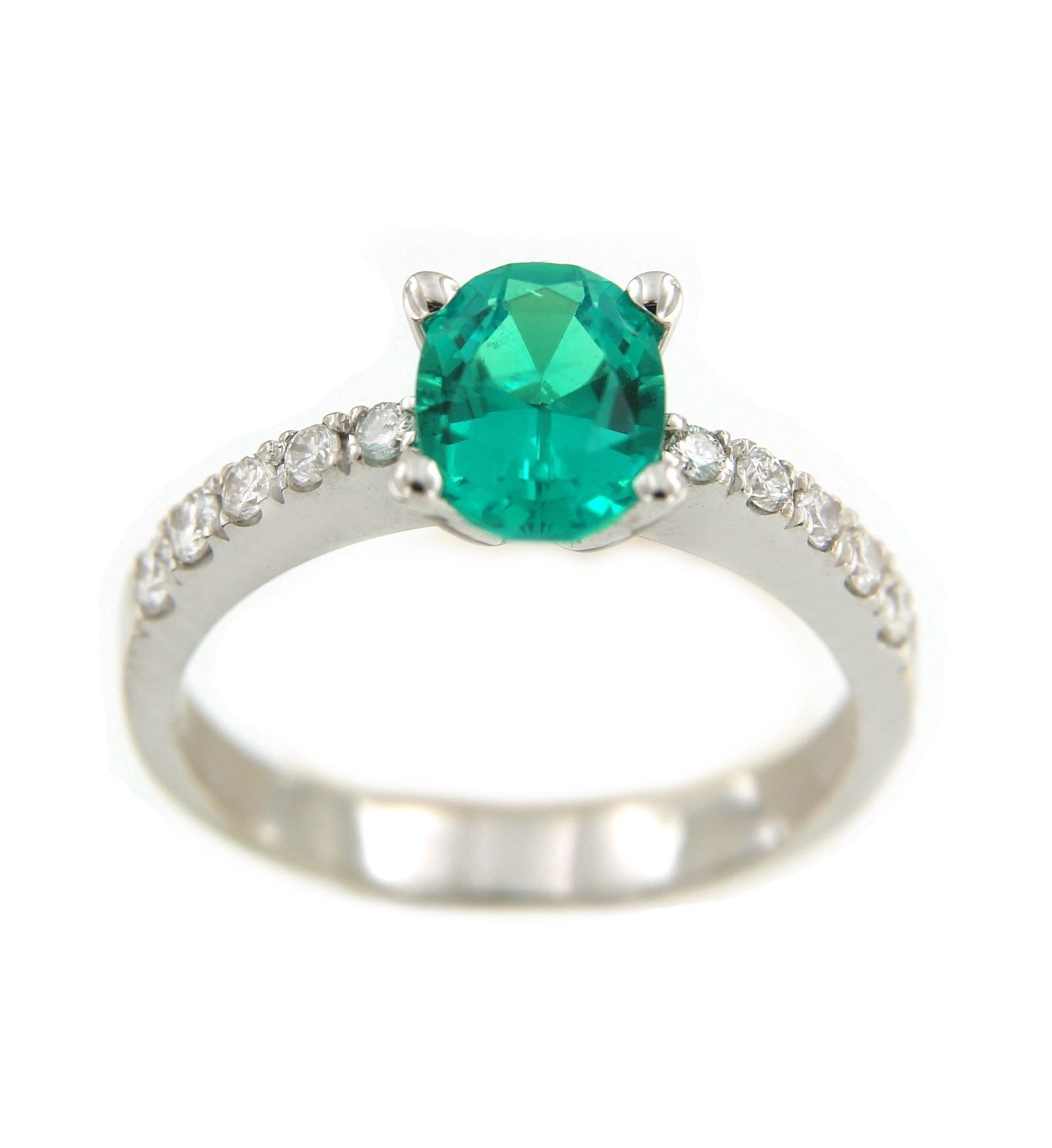 Anillo de oro blanco KIRAZ con brillantes y esmeralda rubies o zafiro